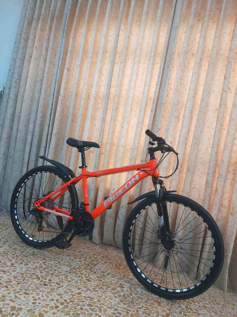 بايسكل نوع جبلي PIGEON جاهز من كلشي بدون اي نقص يتحمل اوزان ثقيلة نظافة 97/% 

السعر 100الف وبي مجال 

((العنوان/بغداد/البلديات)) رقم الهاتف ***********
