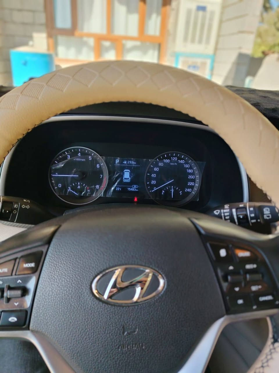 بسم الله الرحمن الرحيم 
سلام عليكم ورحمه الله وبركاته هونداي توسان موديل 19 مواصفات كوري 
خمسه عدسات 
تشغيل عن بعد 
سنويا ه لحد 29
تحكم استيرن جهتين 
كروس سرعة مع نظام ترحيب 
مرايا شفط بصمة ابواب
وضعيات قياده شحن واير ليس ثلاجه باجكمجه تواصل مع موبايل واتساب 
***********
*********** كركوك, العراق
