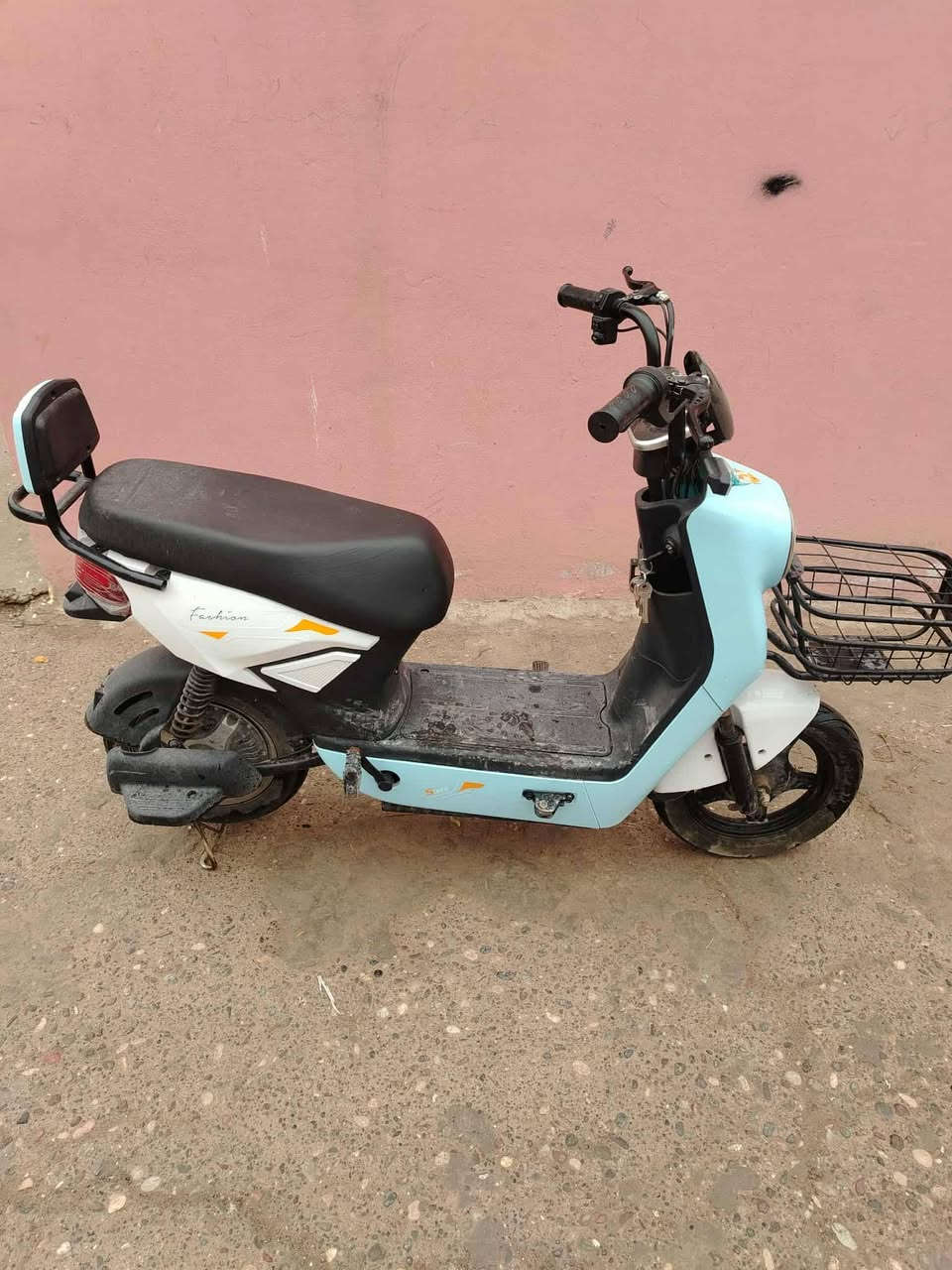 السلام عليكم عندي هذا الموتور سعر ماله 250,000 ***********وبي مجال يراسلني خاص
