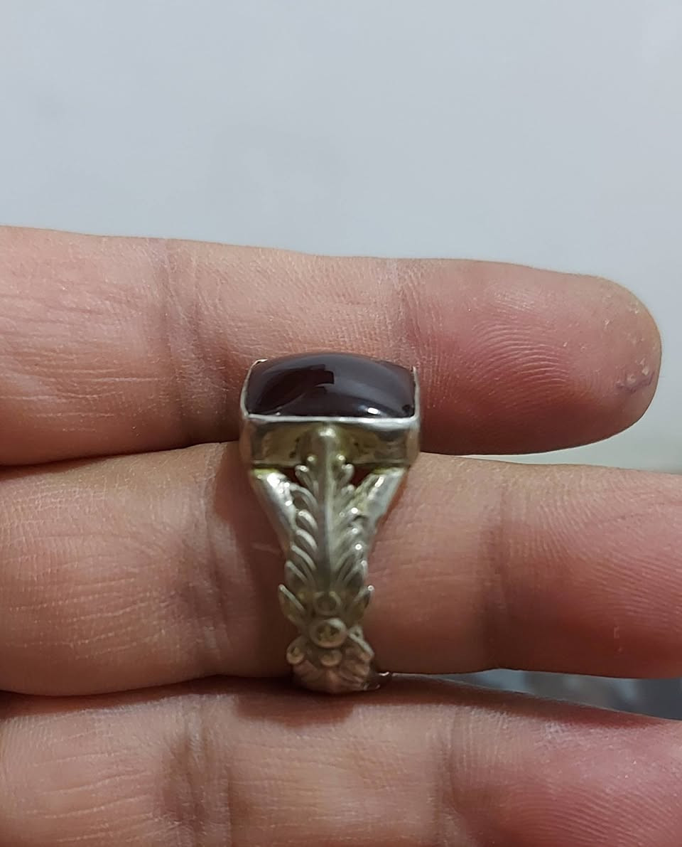 اللهم صل على محمد وآل محمد الطيبين الطاهرين 
خاتم عقيق يماني كبدي 
فضه عيار 925          القياس 30
السعر((40)) الف
توصيل محافظات 5 الاف داخل الكوت 2 الاف
*********** ~ ***********
ابو سجاد الوائلي
