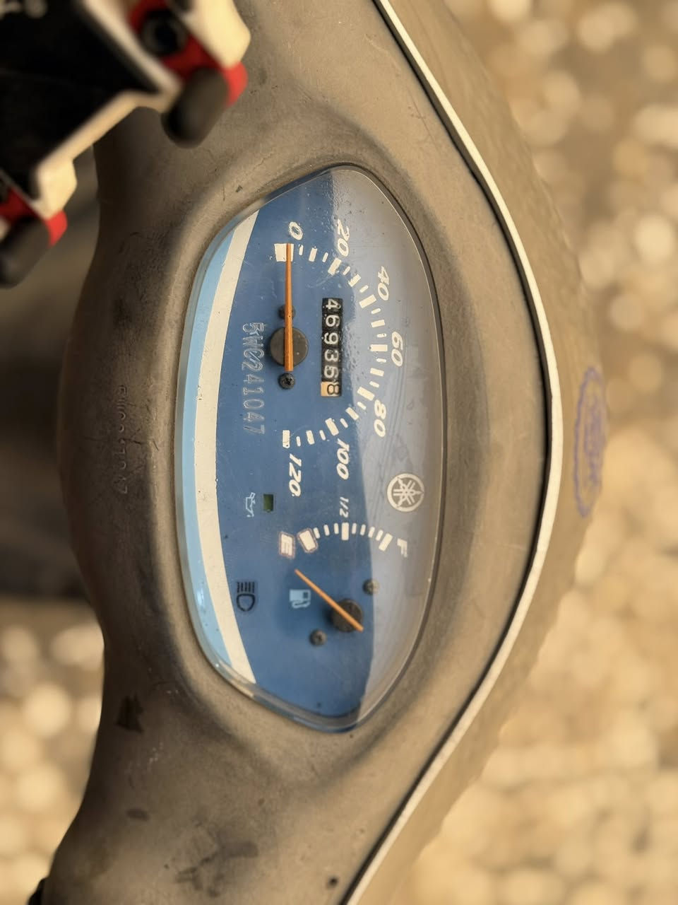 🏍️ للبيع | دراجة ماكس ياماها (الملقبة المنغولي) 🏍️

✅ دراجة رمبة، ما صارلها أسبوعين من نازلة
✅ أوراق كاملة (منفيس ومكاتبة باسمي)
✅ بحالة جديدة جداً وجاهزة للاستخدام
✅ تاير باكستاني ستوني جديد شاد بـ 40 ألف
✅ عداد الكيلومتر شغال
✅ جميع الكهربائيات شغالة
✅ بطارية ستوني جديدة
✅ مبدل دهن أم زويل
✅ لايت زنون
✅ موديل 2007

🔧 الماكينة بلدية وناعمة جداً، افحص بأي فيتر وتأكد بنفسك.
🔧 الدراجة جاهزة وما بيها نقص برغي واحد.

💰 السعر: 900 ألف دينار
🔹 بيها مجال بسيط للشراي الجاد.

📍 الموقع: بغداد - الشعلة
📞 للاستفسار: ***********

ملاحظة: الرمبة المعروفة سعرها يوصل 950 ألف، واغلب الدراجات تحتاج صرف إضافي (دهن، بطارية، تاير وغيرها)، أما هاي جاهزة بالكامل للاستخدام. ✔
