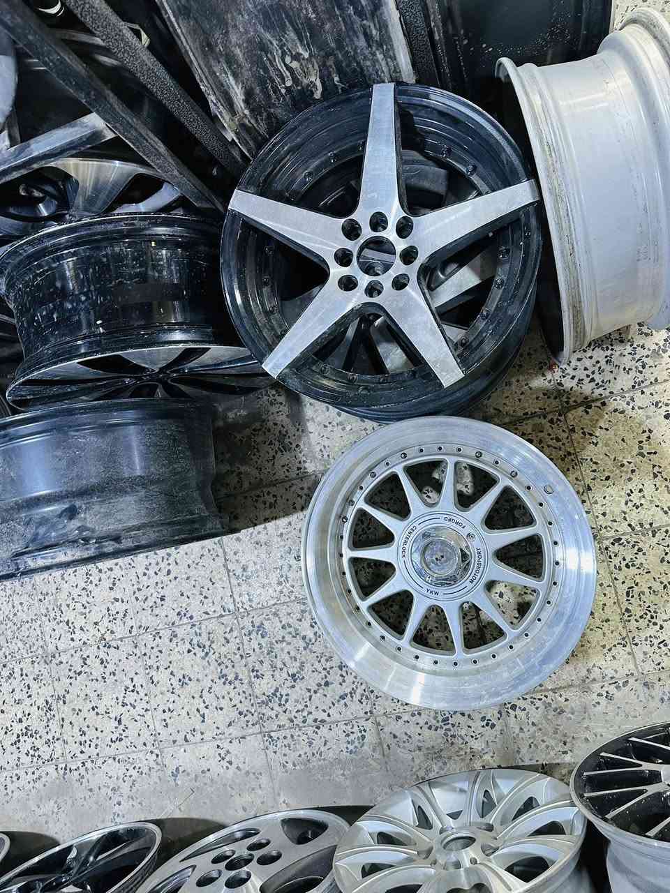 السلام عليكم 
للبيع 
بغداد مجمع مشن تقاطع زيوت معرض الصفار يتوفر توصيل 
للاستفسار واتس اب ***********
