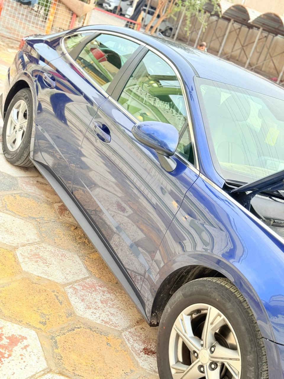 سلام عليكم للبيع سونتا موديل 2020  وارد امريكي محرك 2500 ب اسمي رقم بغداد  بدون حادث سياره دعاميه فقط ورصعات خفيفه اثر حالوب بدون دواخل ولا ايرباك 
ماشيه 89الف مكانه سياره بصره  ؛ للتصال السعر  ***********
