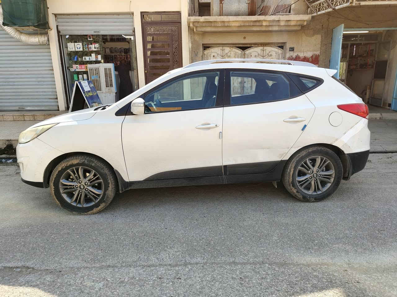 سلام عليكم توكسن 2014 
محرك مال كصه جديد قبل سبوع انشد 
كير شرط 
ضرر أربع ابواب تبديل شضايه مو حادث 
كاربون ورقي 
شرط التحويل 
السعر 128 اوبيها مجال لطيبين 
***********
