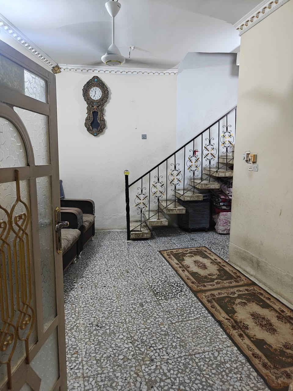 بيت للبيع طابو صرف . العنوان منطقة الجامعين شارع المعدان مقابيل اسواق كريم . الاستفسار الاتصال على الرقم 
***********.
