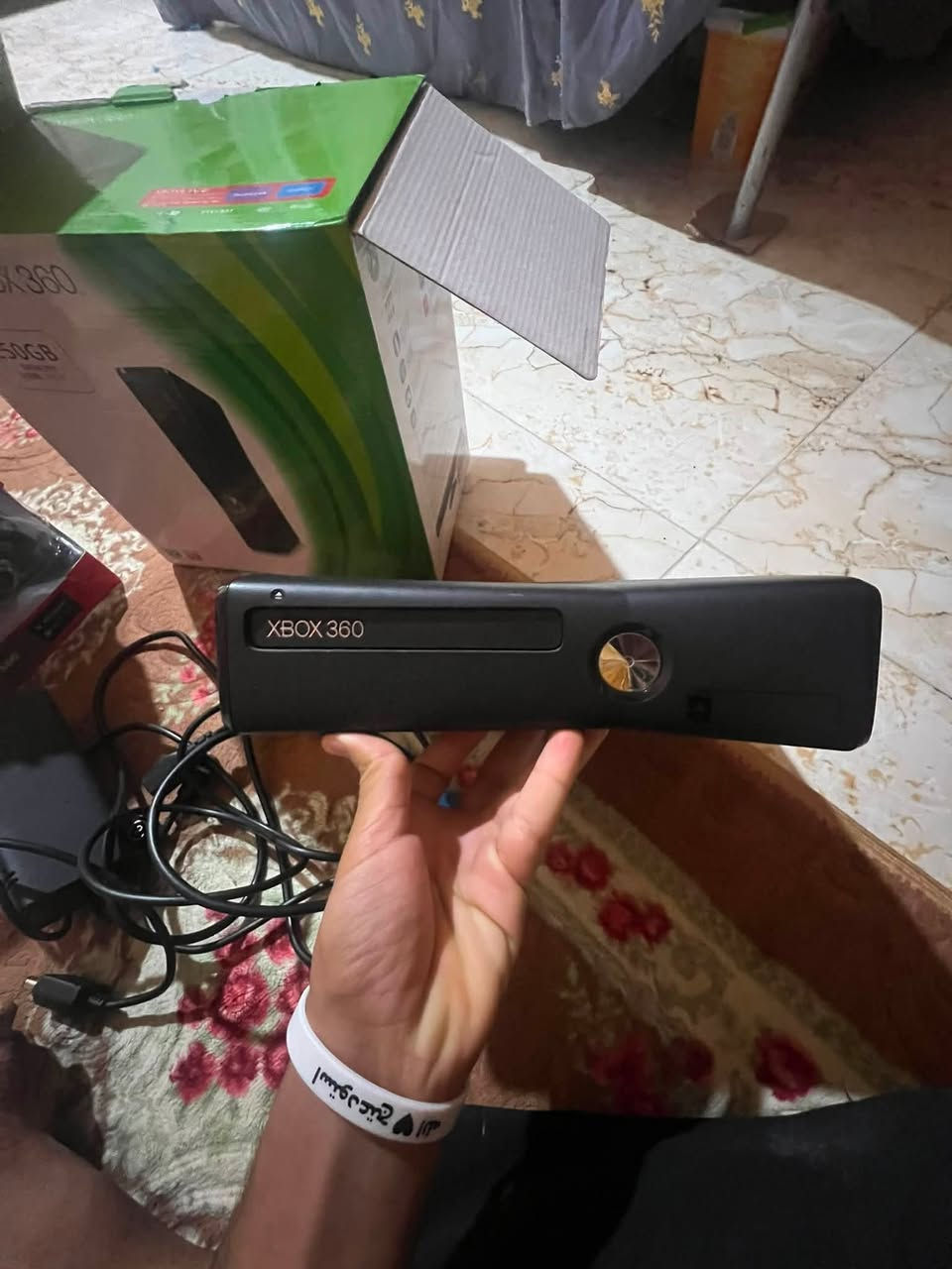 ‏سلام عليكم بلاي جديد Xbox 360 ليه ما مفتوح كسر كرتون
‏للبيع سعر اتصال على هذا الرقم *********** ‏المكان ‏بصره ￼￼

