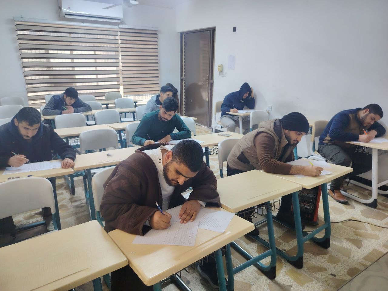 🔻استمرار اداء اختبارات نصف السنة في معهد الملتقى الثقافي .

🔻جانب من امتحان البنين (سادس إعدادي) لمادة اللغة العربية على يد الأستاذ المبدع (عمار احمد فاضل )

📍 الموقع:
الموصل – الجانب الأيمن – حي 17 تموز – سايدين الاقتصاديين 

📞 للاستفسار والتسجيل:
***********.
