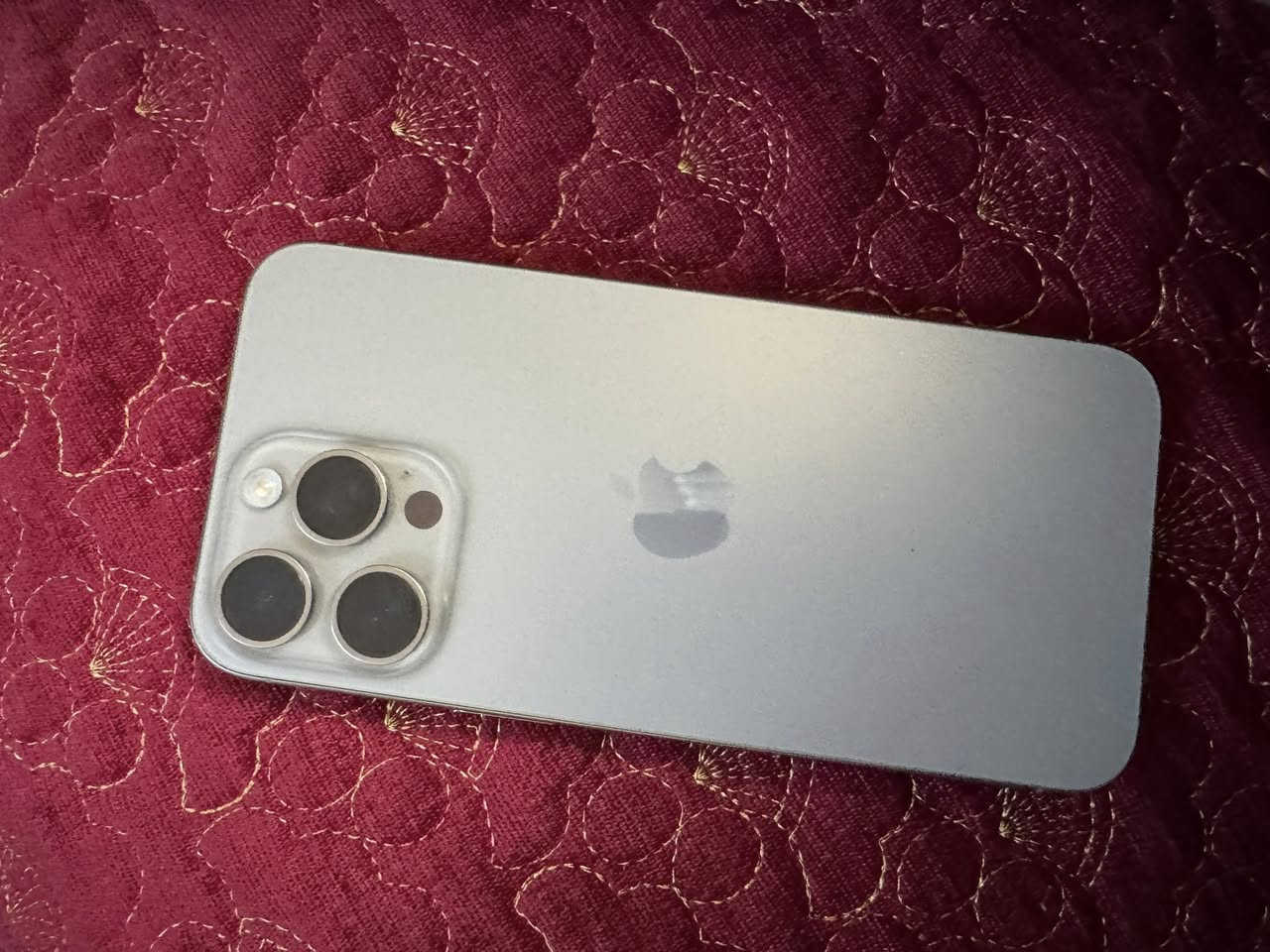 السلام عليكم ايفون ١٥ برو ماكس شرق اوسط ذاكرة ٢٥٦ 
بطارية ٨٧ 
مكفول وغير داخل تصليح نهائيآ ماعدا نقطة في الشاشة مبينه بالصور 
مكاني الكرادة


**إذا كنت صاحب هذا الإعلان وتريد حذفه لأي سبب، رجاءا أرسل رسالة إلى الدعم الفني**