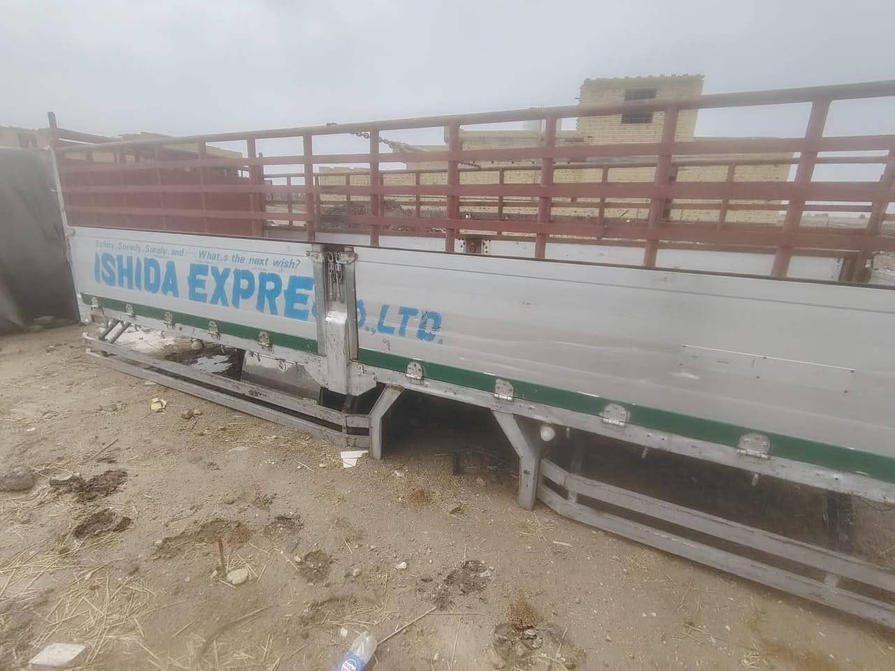 السلام عليكم شباب بدي للبيع  حلو نظيف وجاهز للشغل وكامل من سبايدرلات ونشرات وصفاح ومحجر بدي حلو ونظيف وجاهز رقم الهاتف *********** ابو منتظر
