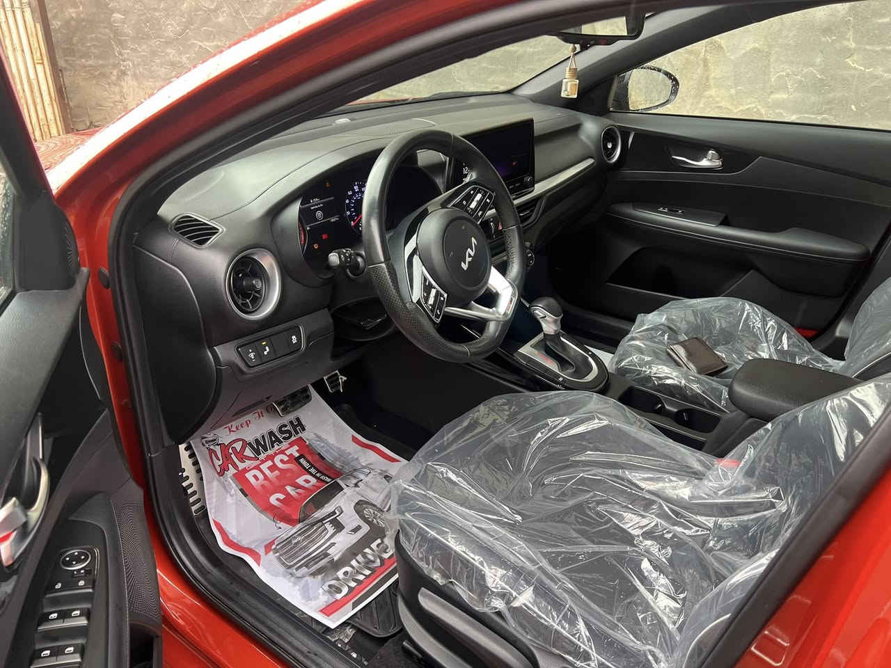 آلسَـِْ♡̨̐ـِْلامَ علـِْ♡̨̐ـِْيگمَ
كيا فورتي جيتي لاين  ٢٠٢٣ حره رقم بغداد باسمي مداور ثاني يوم  الحادث قبق جنطه كما موضح بالصور 
مواصفات 
- رادار امامي 
- نقاط عمياء 
- مانع انزلاق 
- تثبيت مسار 
- مثبت سرعه 
- اوتو هولد 
- سايد بريك بصمه
- بصمه تشغيل وبصمه ابواب 
- كشنات جلد مع ختم GT  
- شاحن واير ليس للهاتف 
- فتحه سقف 
- استيرن حرف D 
- شاشه كبيرة

مكان السياره حله

 للاستفسار: ***********
