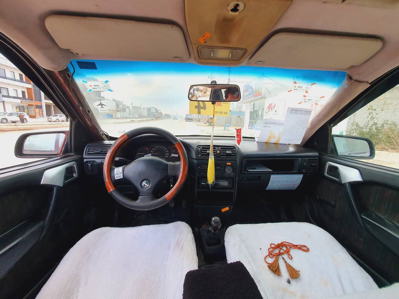 سه رەتا بە ناوی خوا
ئۆپڵ ڤیکترا 1990 
مەکینه16 
ئاڕم پلاسیک سلیمانی بەشەرت 
دەعمو لیدراوی نییە 
هەموو گیانی بەشەرت؟
گیرو مەکینە و ئاڕمو موسو بڕاوە،بە شەرت 
سلایت؟
کامل؟کارەبای ئیش پەکات  
ماڵی؟دۆسته به نزین هەر ناخوات 
سعری 17 وەره قە 
***********
***********
