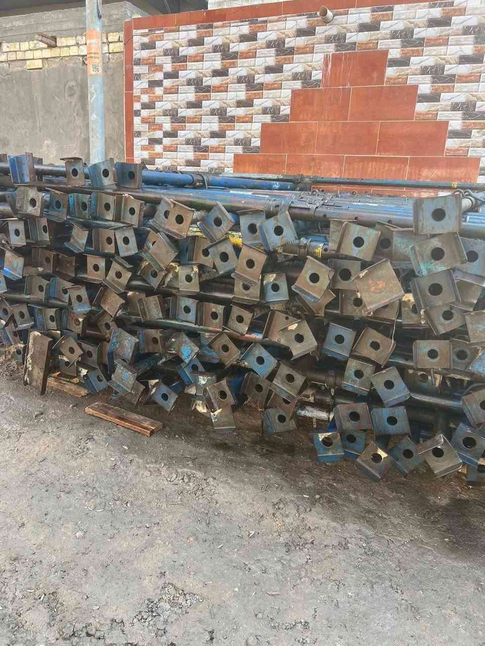 جكات حاضن للبيع 775 جك طول 4 م سن خشن ثقيل 
عنوان حلة مركز للأستفسار الأتصال ***********
