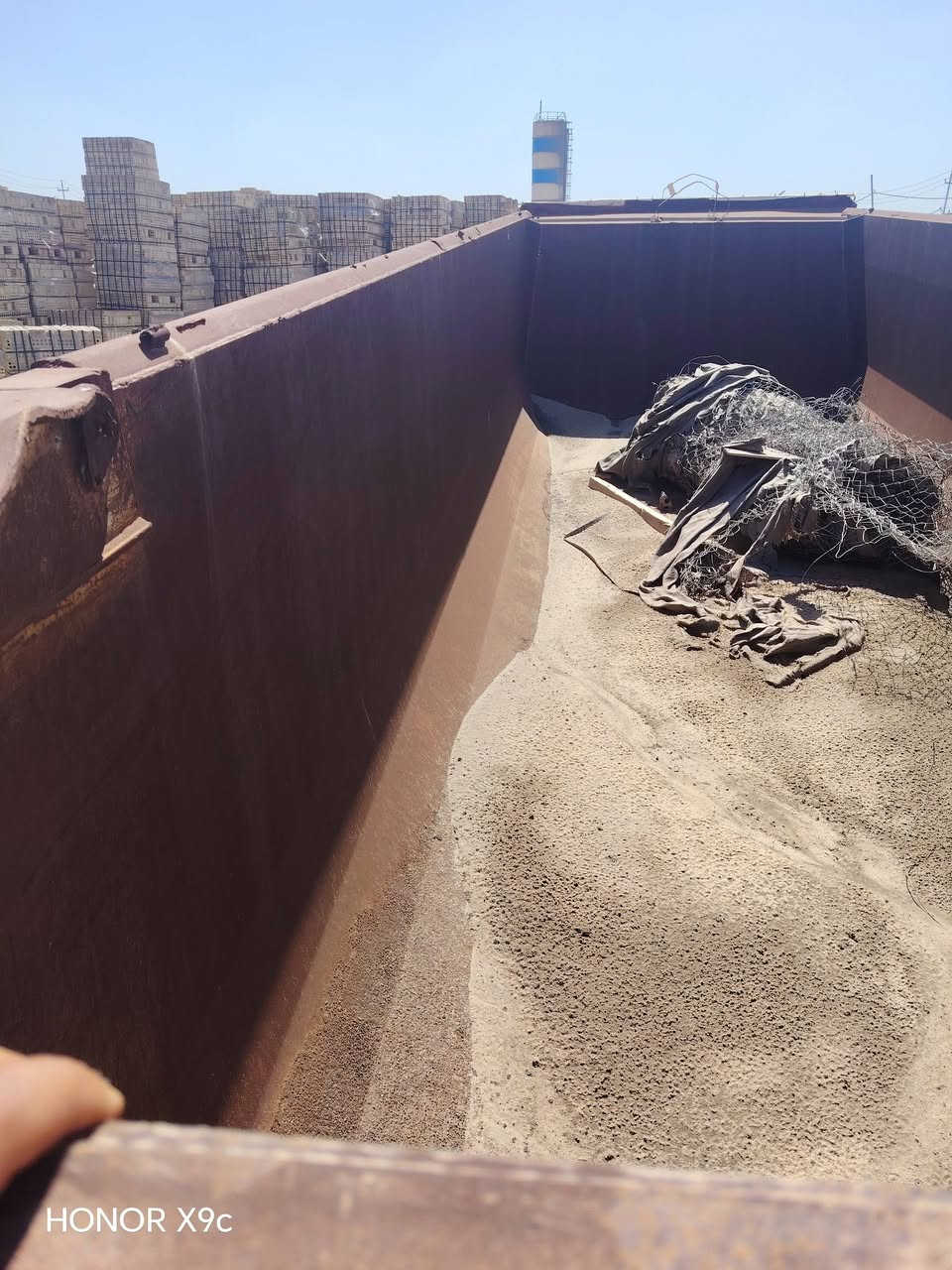 السلام عليكم مان للبيع
مع نساف مالتها محرك كايم 
رقم شمالي 
اتصل ***********
***********
