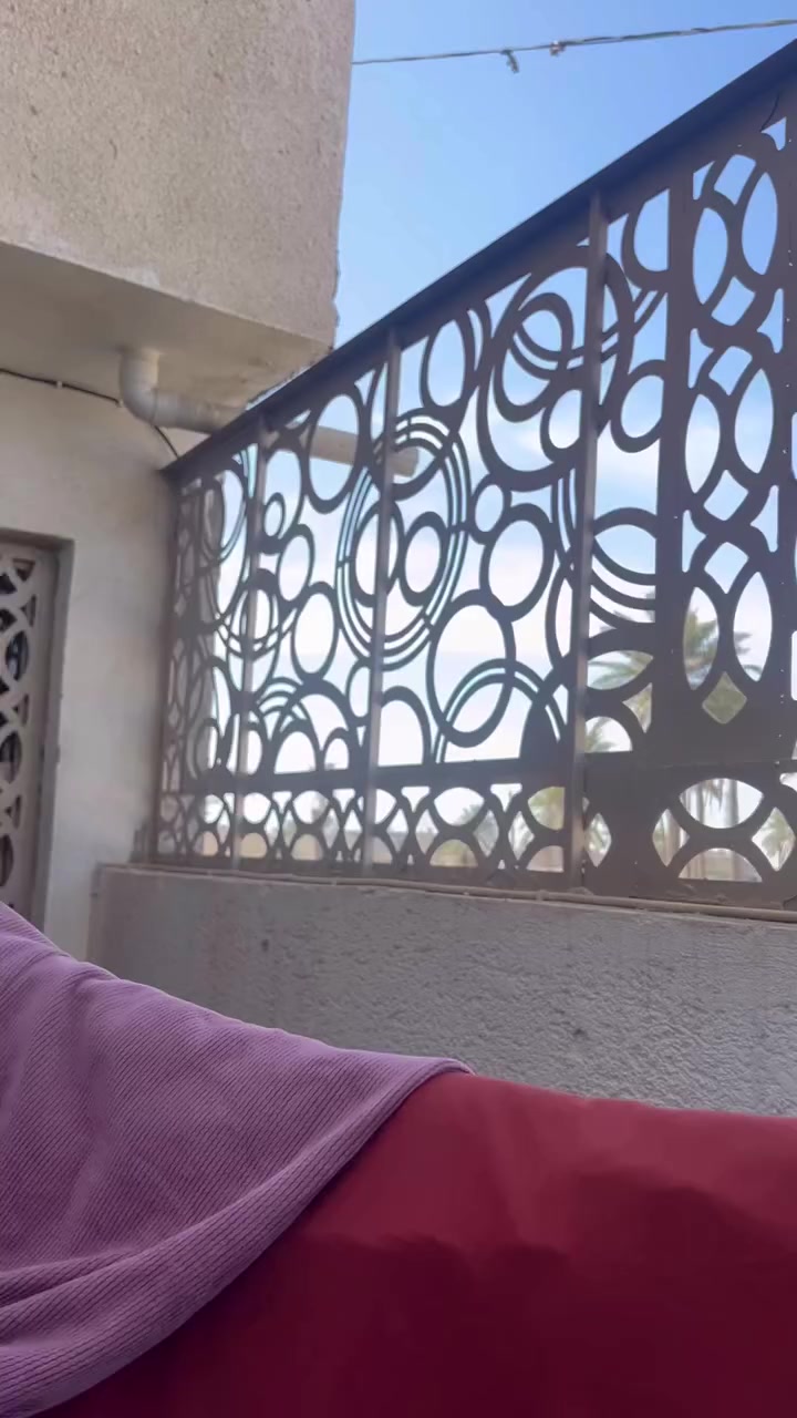 سلام عليكم للبيع مستعجل مساحه 160م واجها 8نزال 20طايو زراعي سند 25بناء جديد مانقصه كلشي مكانه بغداد حي البتول سده الولادايه سعره 70 الاتصال ***********
