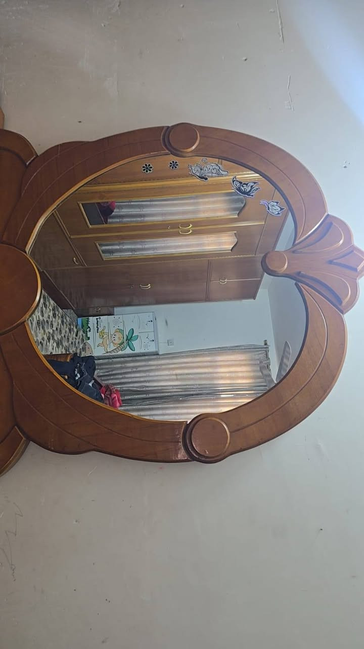 السلام عليكم  غرفه نوم جديد لبيع العنوان حله برنون  السعر ٦٥٠ وبيه مجال النظافه فول التواصل عل الرقم هذا ***********
