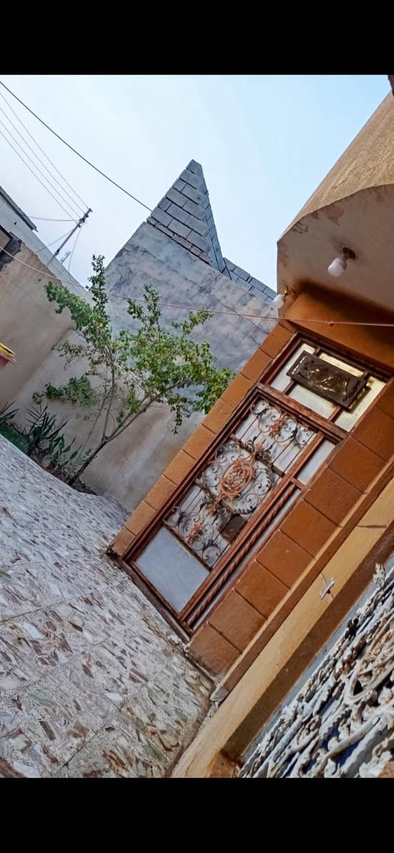 بيت للبيع وقف سني في أبي الخصيب حمدان على فوك مساحة 240 متر فيه غرفتين وصاله وموزع وديوانيه ومطبخ وطارمه ومنور وصحيات داخلي وخارجي السعر 73  وبيه مجال
للاستفسار 
***********
***********
