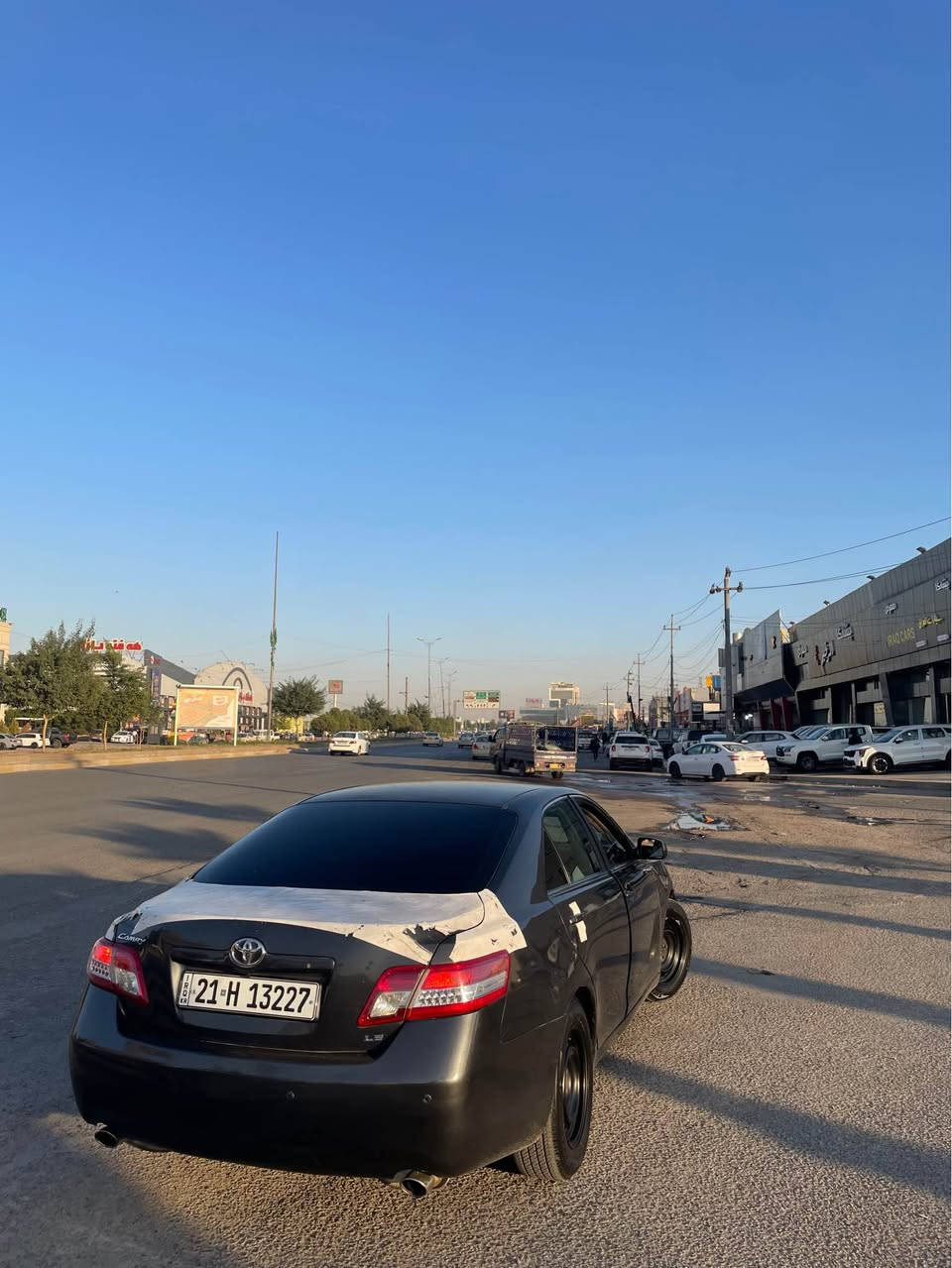 كامري ٢٠٠٨ نةفتي  ٦ پستن گير و مةكينة اڤلؤن  ٣ پارچةي سبوغ بئ ناو گرتن ١٧٥ هةزار هةقيقي رؤيشتووة  مواسةفات امريكي LE  تةقة و رةقة گير و مةكينة و تةبريد هةمووي بةشةرت  ٢ وةرةقة غرامةي لةسةرة سعري ١٠٨ معامةلة 
***********
*********** أربيل, العراق
