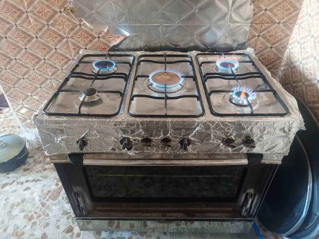 طباخ نضيف وشغال
***********
