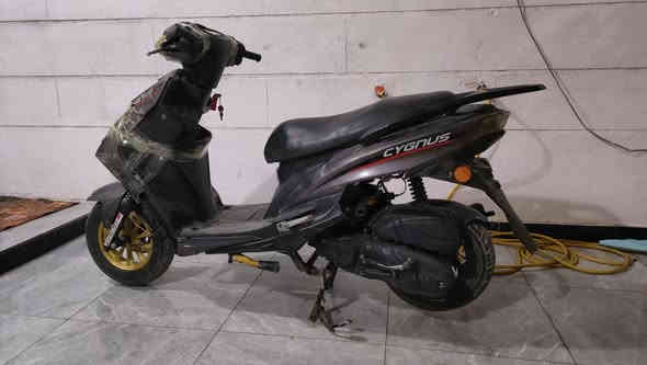 السلام عليكم دراجه سكنس فحل صيني 
دراجه خير من الله مكينه مفتوحه مره وحده فقط امانه الله لا تنقيص ولا تبخير كهربائيات على البلاد 
الدراجه مكفوله ما عدا الكفرات نص عمر 
السعر(450)وبيها مجال 
او مراوس بدراجه ايراني 
مكاني ميسان نهاوند 
***********
