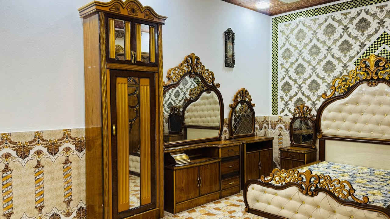 يوجد غرفه نوم صاج عراقي شرط حطاطه نضافه فول السعر مليون وربع للاستفسار الاتصال ***********
