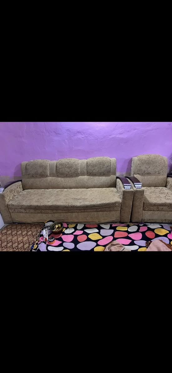 سلام عليكم عندي قنفات عدد 2وميز تسكام   كدام العين وكراسي هم عدد 2البيع  وجربايه نفرين تسكام  درجه اوله  الميز سعره 300 وبي مجال القنفات 60الكراسي 40 الجربايه نفرين 100وبيهه مجال مكاني نجف  الستفسار *********** وتساب مو جود
