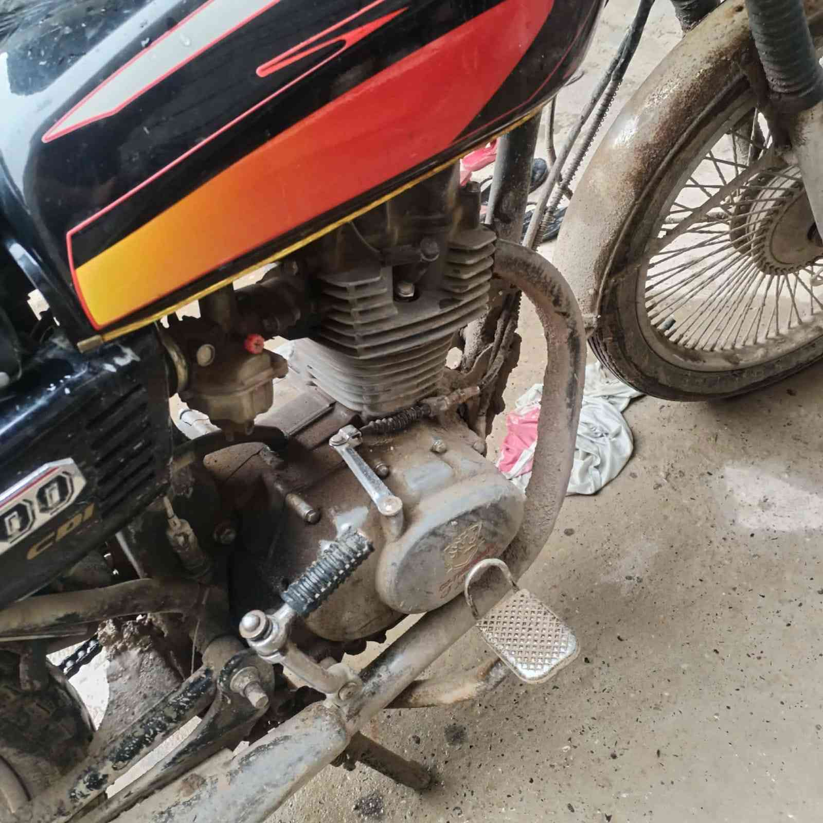 السلام عليكم اخون ماطور تايكر للبيع يشتغل بس انرادله تعميره السعر 200وبيه مجال حك الجيه شراي اتصل ***********بيه واتساب
