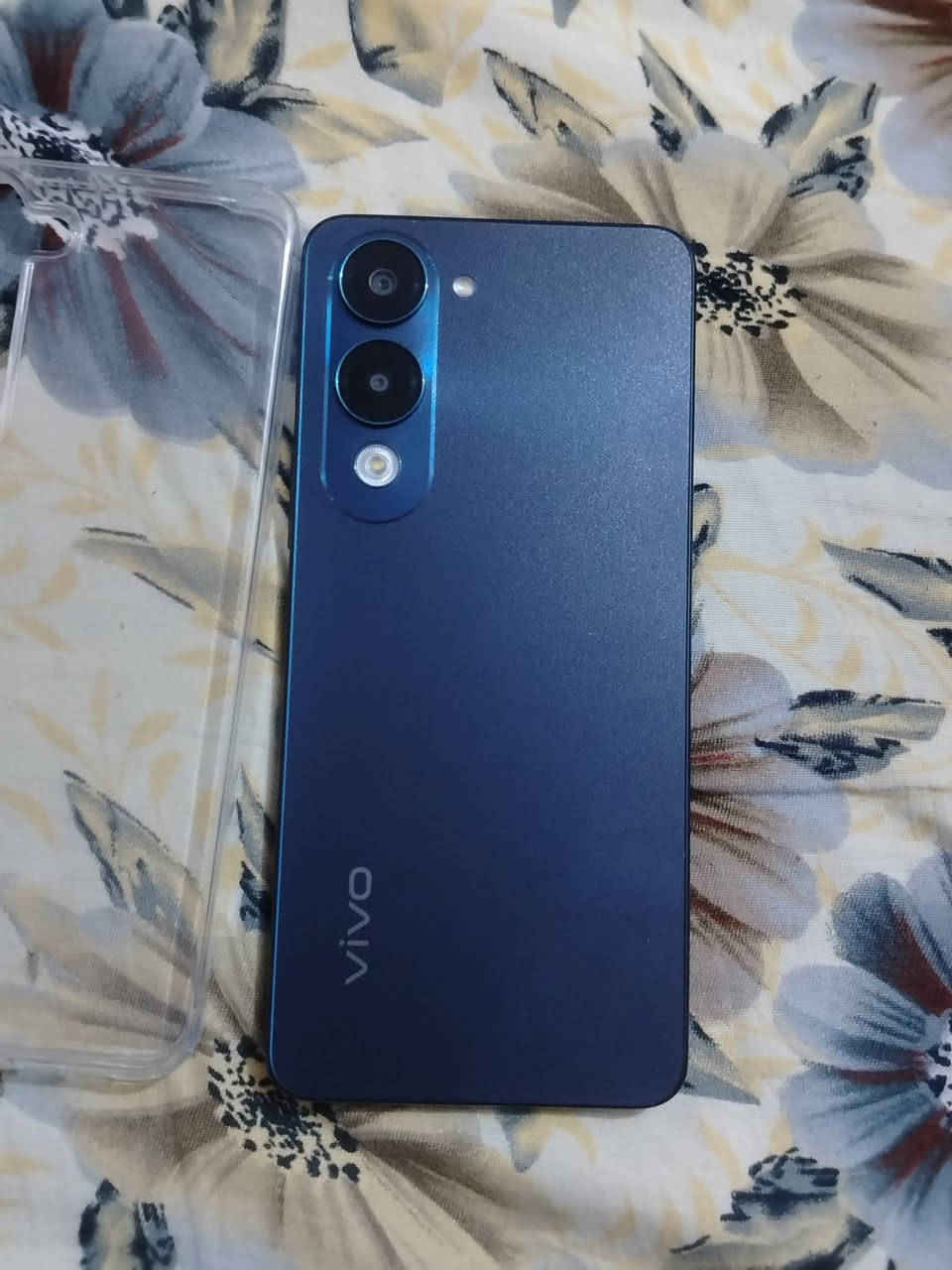 سلام عليكم من رخصت لادمن
جهاز vivo جهاز فول نضافه ما مشحون بس مرتين
سبب البيع ما عجب لاهل سعر 230 بغداد الجديدة شارع المسبح واتساب ***********
