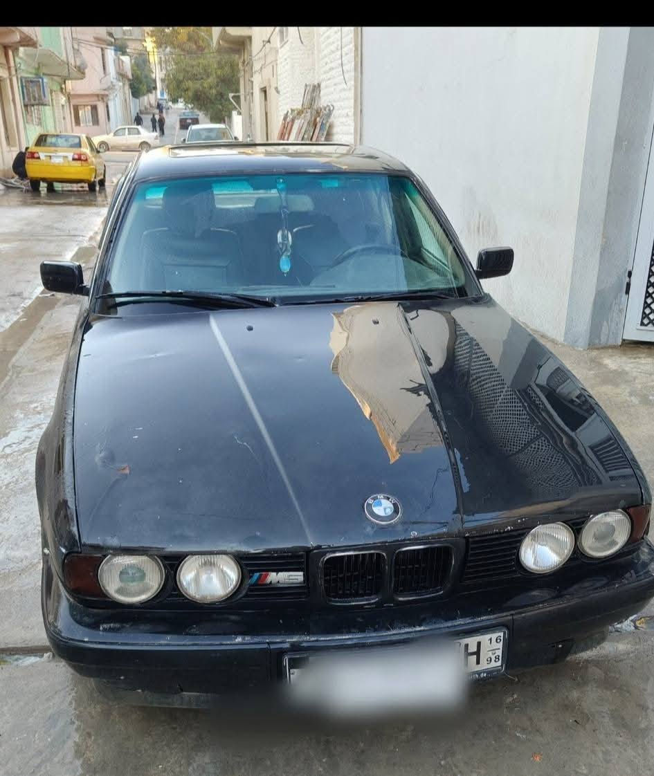 بيم 225 موديل 91 نظيفه كدام العين كير ومكينه وتايرات
رقم نينوى الماني ابيض باااسمي السعر 40 وبيها مجال.. 
رقم الهاتف ***********
