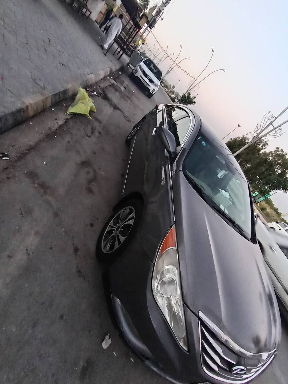 سلام عليكم
سوناته وارد امريكي موديل 2013
حادثها.. بنيد او جاملغ فقط الباقي كفاله
.. كير محرك شرط كفاله او نظافه
سياره مسويلها ادامه كامله من باتري+ تايرات يعني ما بيها نقص من الاخير
....غرفتها كارتون نظافه 100٪....

 موصفاتها..
نظام ايكو
تحكم مري
تبريد قطعتين ثلج شرط
تحكم استيرآ
 كشنات كهربائي + تدفئه تبريد
مانع انزلاق
...............................
سنويه  لغاية 2027 بسمي
سعر 120
مكان واسط ***********
