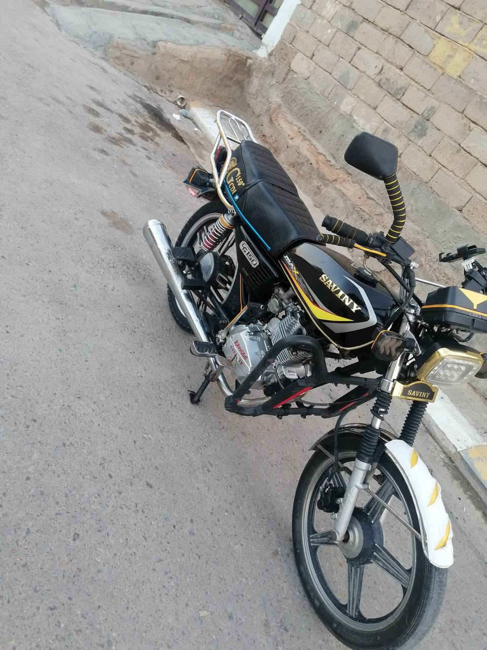 السلام عليكم دراجه إيراني مرقم انكليزي باسمي تحويل ثاني يوم مثل ما موضح بالصوره دراجه نضيفه ومابيه كل نقص محرك كهربائيات كله مضبوطه وخير من الله موديل 23 وبيهة محرك 25  دراجه كاعده ومرتبه السعر مليون و 500 وبيهة مجال مكاني فلوجه 
*********** موجود اتصال واتساب
