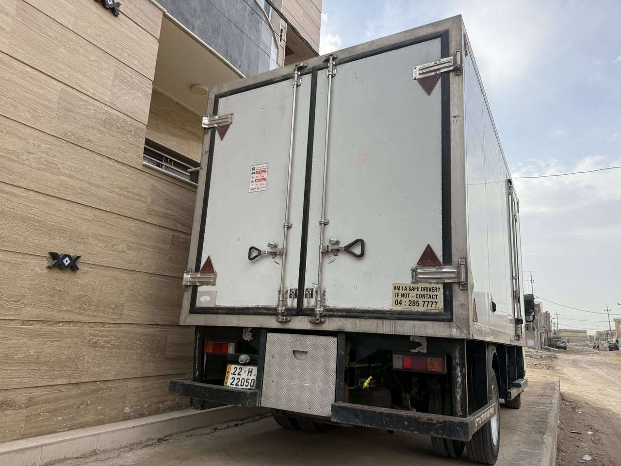 السلام عليكم للبيع كنتر براد رقم اربيل مكفوله من الصباغ والضربه مكان السياره بابل ***********السياره بسمي تريد وكاله تريد تحويل والسنويه لغايه ٢٠٢٩
