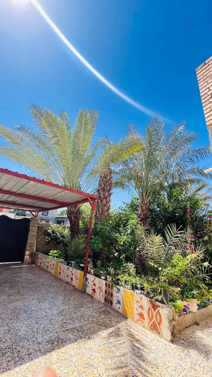 بيت للبيع مساحته 270م
شارع الهدى قرب مركز حي الصدرين 
للاستفسار الاتصال على الرقم 
***********
