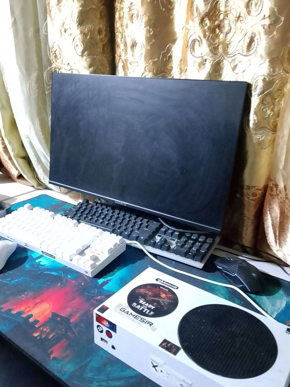 سلام عليكم اكس بوكس سيرس S نضافه 90%100 بي شتراك شهرين وبي لعبه مودرن 3 وماي كرافت وكراش وبي بعد العاب ويا ملحقاته ويا جوستك يدات اثنين الصليه وحده مشتريه برتقالي السعر 350 وعندي شاشه الاسم موجود بصوره موصفات فول اجدي 200هرتز السعر 150  عنوان بغداد يوجد توصل بغداد ول توصيل مباشر يجيك بنفس ساعه ‏‪0777 021 9081‬‏
