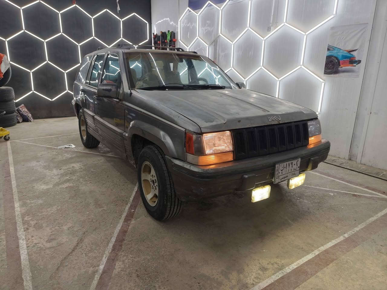 جيب ١٩٩٣
رقم بغداد مشروع وطني 
محورة محرك وكير جدد
السيارة جاهزه وكلشي شغال بيها 
مكاني ناصرية 
السعر ٣٧
*********** ناصرية, ذي قار
