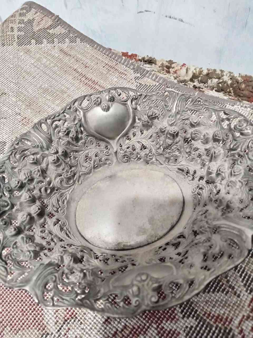 سلام عليكم عند هذن الغراض ابيع مكان بغداد *********** واساب او خاص بيع مستعجل شلع بيع

