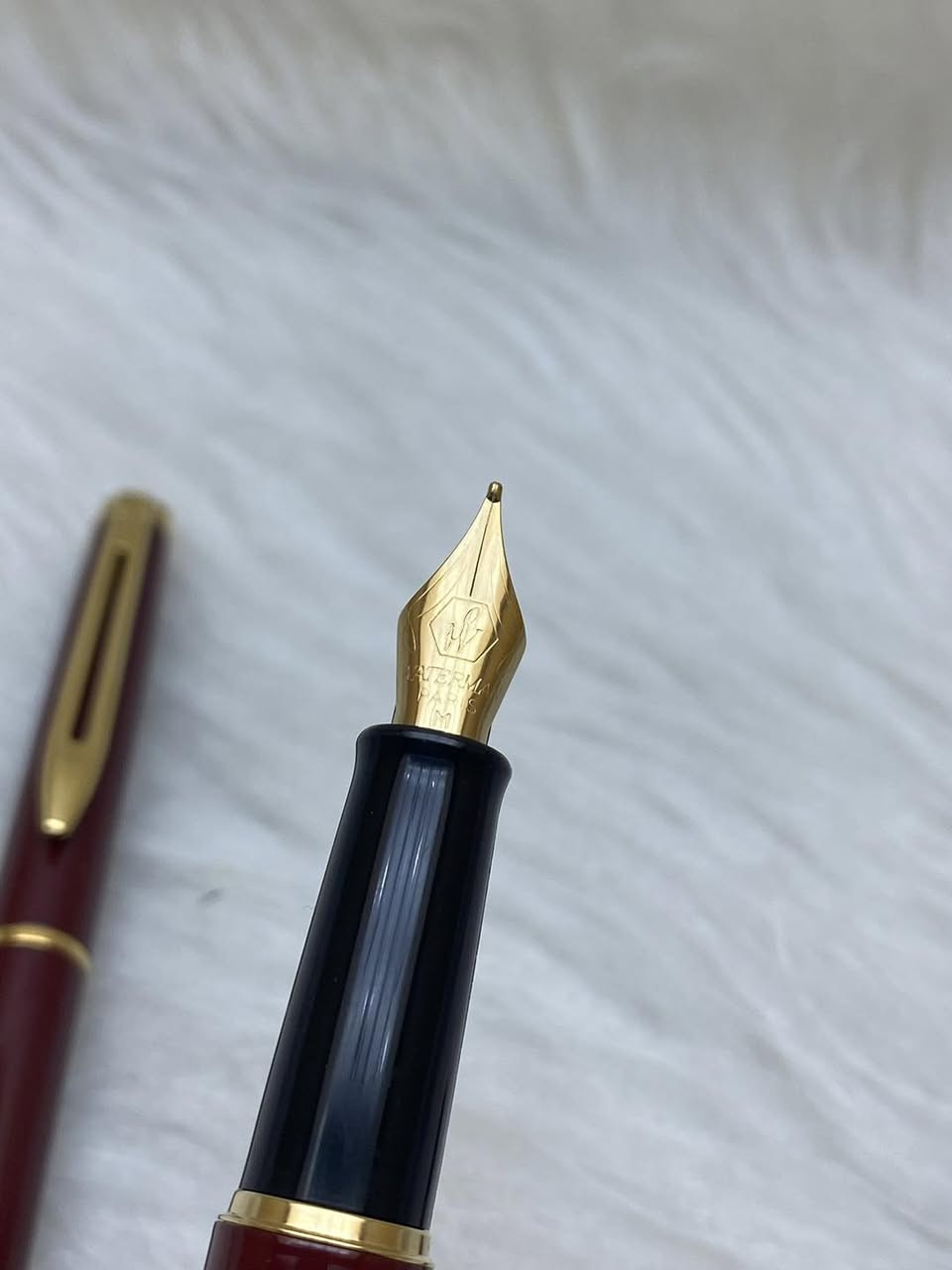 WATERMAN 
سيت  واترمان 
حبر و جاف
فرنسي المنشأ اصلي
حجر (لون مميز)
ريشة(سلاية) طلاء ذهب 
جنكال + حلقات طلاء ذهب 
حجم الخط M
جديد  غير مستخدم
مع العلبة الاصلية و الكرنتي
للاستفسار المراسله على الخاص او الاتصال بالرقم  *********** 
يوجد خدمة توصيل داخل بغداد و محافظات⁩
