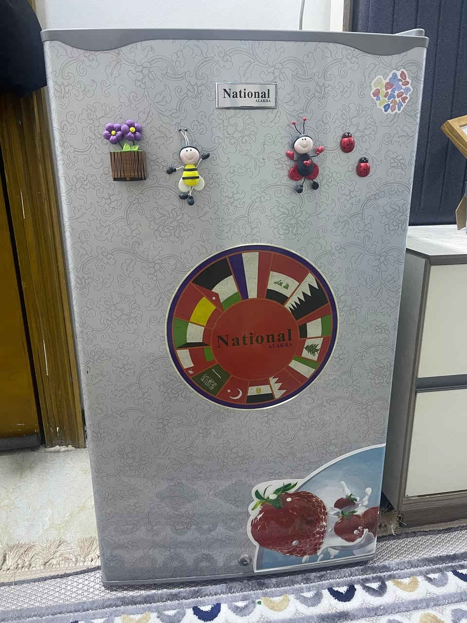 سلام عليكم ثلاجه للبيع نضيفه مستعمله قليل سعرها 125 ألف وبيها مجال بسيط الشراي يتصل على هذه رقم ***********
