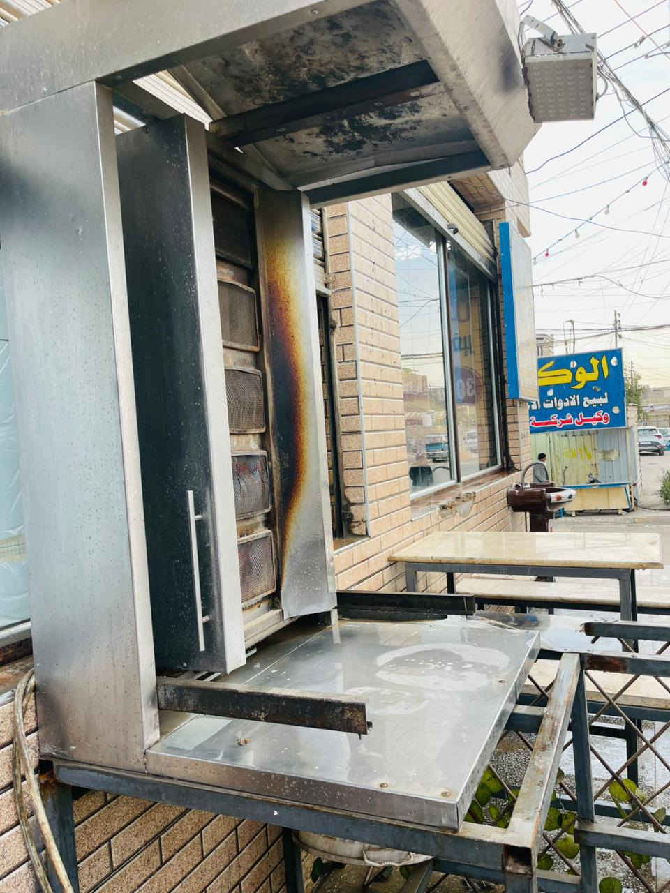 السلام عليكم
***********
مطعم للبيع او شراكه او ايجار 
حي السفير شارع 20 شارع الطاقه موقع ركن من جهة حي الرحمه شارع تجاري
مطعم جاهز للعمل
