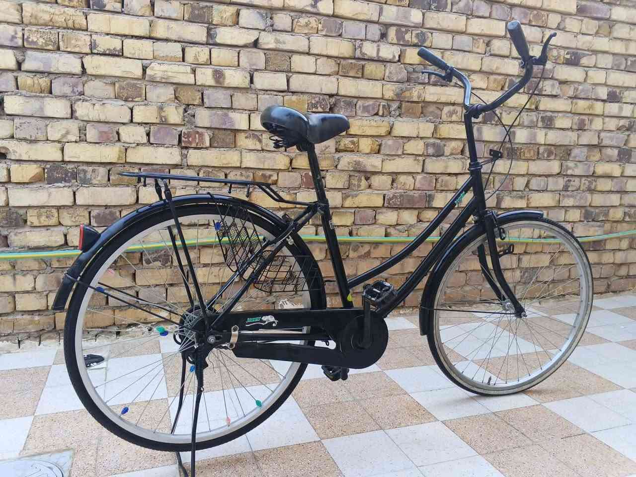 السلام عليكم بايسكل للبيع نضيف الحجم ٢٦ ياباني جاملغات ويا   ابريكات ثنين امامي وراني  سوبايا الباسكل  لون اسود الباسكل نضيف موديل /2022/ المكان ديوانيه حي الامين الاولى السعر ٩٠ وبيه مجال خاص متواجد الرقم  ***********
