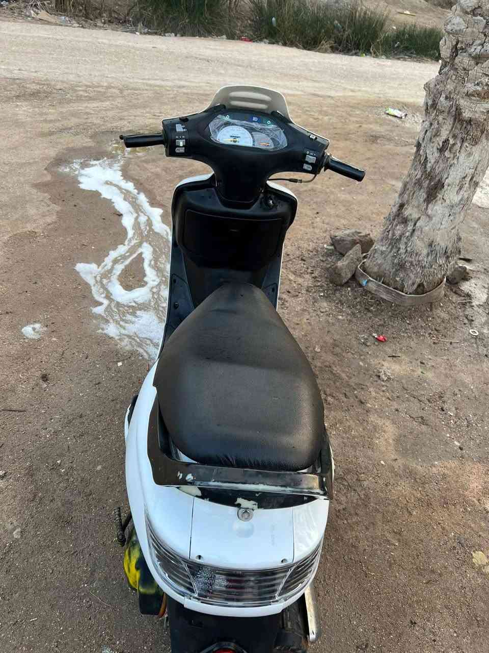 ***********
دراجه حاويه ما مفتوحه فحل بلاد كل شيء شغال بيها السعر خاص العنوان بالمنصور رقم الهاتف
