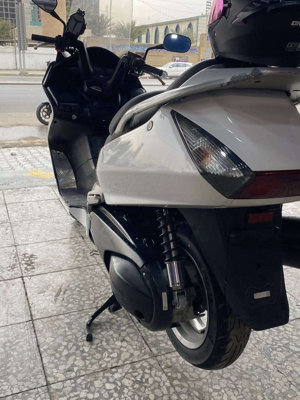 السلام عليكم 
دراجة سلفر ونج للبيع 400 cc
مكينة مكفولة كهربائياتهة كلهة شغالة مابيهة اي نقص
نضام ADS مانع انزلاق امامي وخلفي ابريك بل مكان
جكمجات الدشبول نفخ 
الدراجة اوفر مود
الدراجة عليهة 
1- منضومة زنون عالي ناصي سعرهن 75
2-صافرة انذار سعرهة 60
3-مري جانبية اصلية
4-ستاند مبايل اصلي
5-زوج تايرات ياباني اصلي قبل شهر مبدلهن نقشة وحدة
6-استاند صفح نيكل اصلي
7-اشاير لد اماميات 
مبدل دهن وفلتر امزويل قبل 10 ايام حتة ميحتاج تبدلة
بانزين كلة محسن 
اوراقها موجودة ومدفوع الكمرك مالتهة 
ونضافة الدراجة مبينة بل صور ميحتاج احجي بيهة
السعر 16$ وبيهة مجال
العنوان بغداد
رقم 0777480777


**إذا كنت صاحب هذا الإعلان وتريد حذفه لأي سبب، رجاءا أرسل رسالة إلى الدعم الفني**