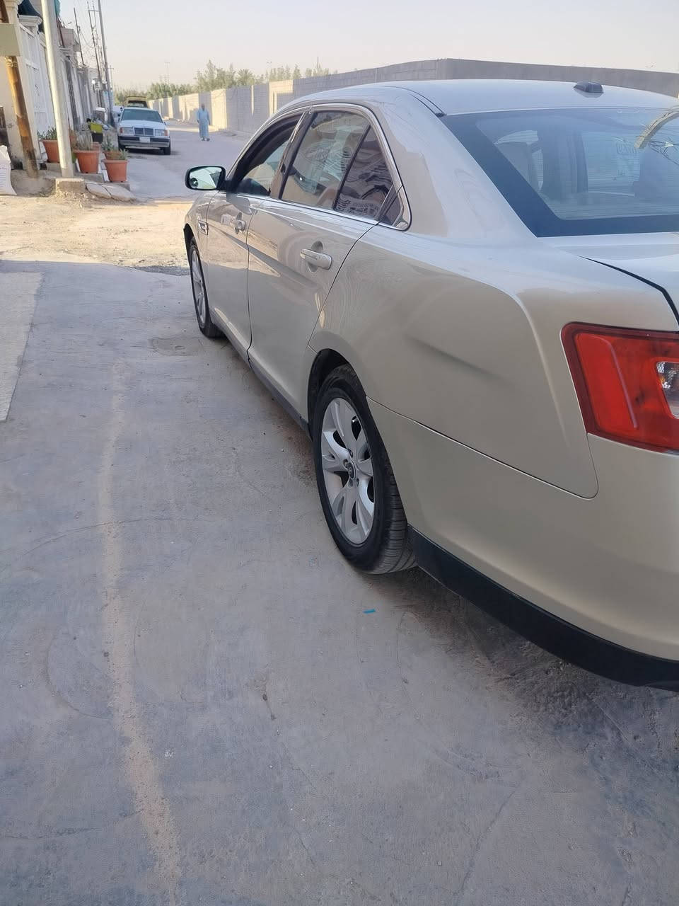 السلام عليكم تورس 2010 امريكي رقم اربيل باسمي بيه اربع قطع صدر خلفي وامامي ومشط وبور جديد قبل شهر بدلتهن تبريد شغال مكان السياره حله *********** للبيع السعر 88 ورقه قابل للتفاوض .
