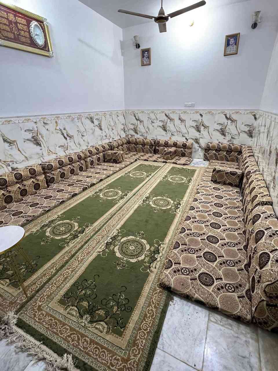 ديوان نضيف جدا
6 قطع دواشك 
3 زوايه 
4 قطع فواصل 
السعر خاص ***********
