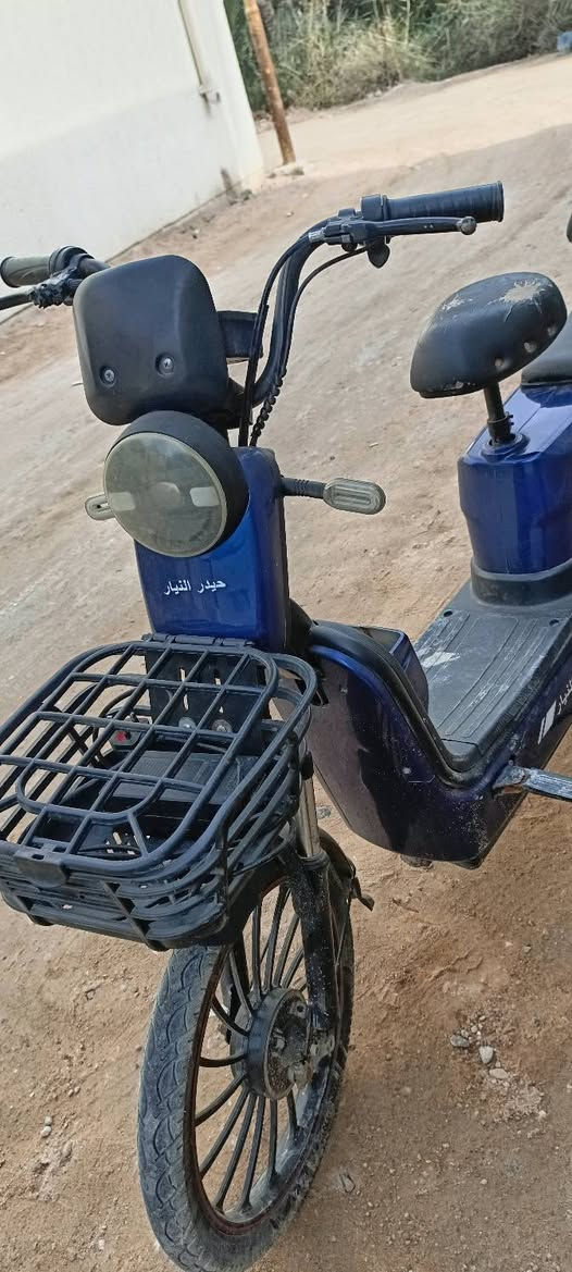 دراجة شحن شغالة حجم 20 نظيفة بس بيهه الجوزة خربانه بس تشتغل بلريموت عادي والهورن بي قطع والاشاير والايتات شغالة وبيهه قفال للتاير الورة دبلات ما بيهن شي والبطاريات ما صارلي أسبوع من بدلتهن واستعمال قليل وتجي وياهه الشاحنة مالتهه الأصلية 
رايدهه ب 300وبيهه مجال 
مكاني بصرة ابو الخصيب


**إذا كنت صاحب هذا الإعلان وتريد حذفه لأي سبب، رجاءا أرسل رسالة إلى الدعم الفني**