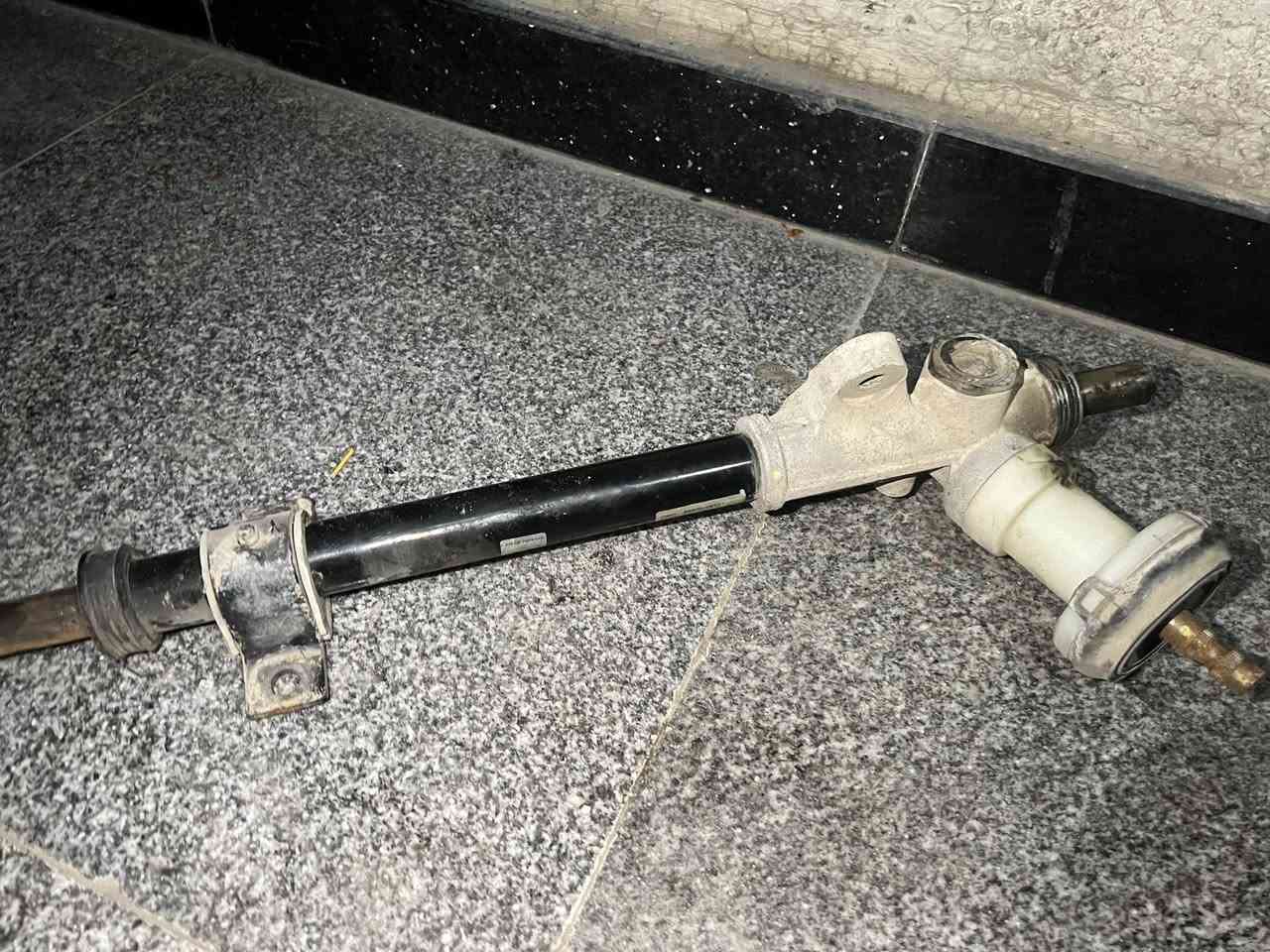 السلام عليكم

لايت كيا ريو 2013 صفحة اليمين خليجي

مشط ستيرن جديد كلش مال تفصيخ 
العنوان البصرة

‭0771 209 6382‬
