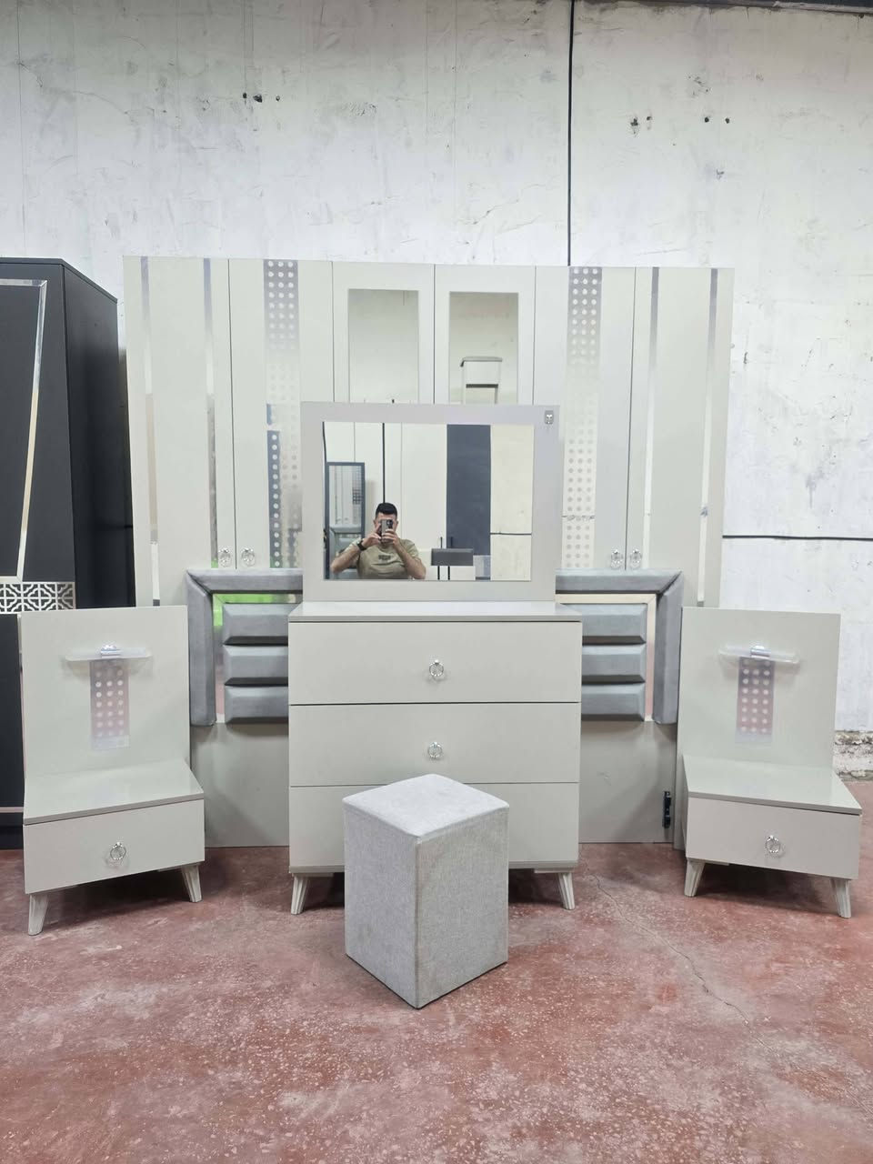 💎🔥 غرفة تركي مستخدم – 6قطع كاملة 💎
💯 نظافه 95% |  نظام أبواب مرتبه 
💸 السعر: 500 قفل
🪛 شد مجاني + 🚚 نقل مجاني داخل بغداد 
#يوجد.انواع الغرف خاص


**إذا كنت صاحب هذا الإعلان وتريد حذفه لأي سبب، رجاءا أرسل رسالة إلى الدعم الفني**