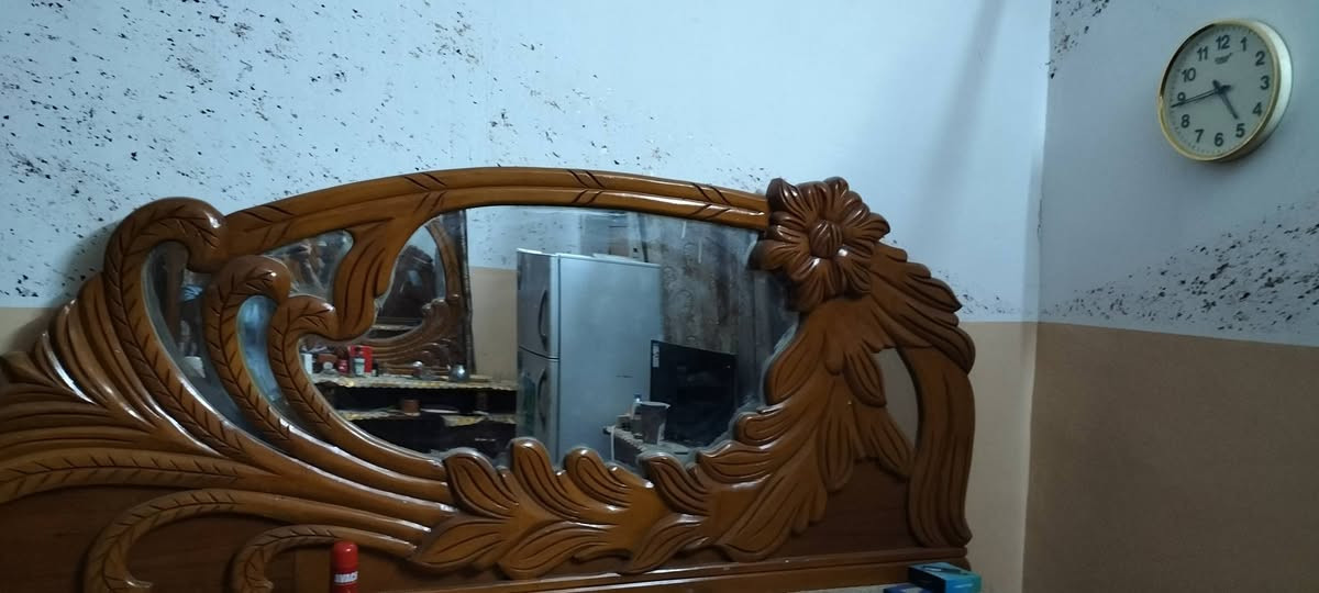 غرفة نوم مستعمل خشب ثقيل دوكمه السعر ٨٥٠ وبيه مجال التوصل ع الرقم ***********
