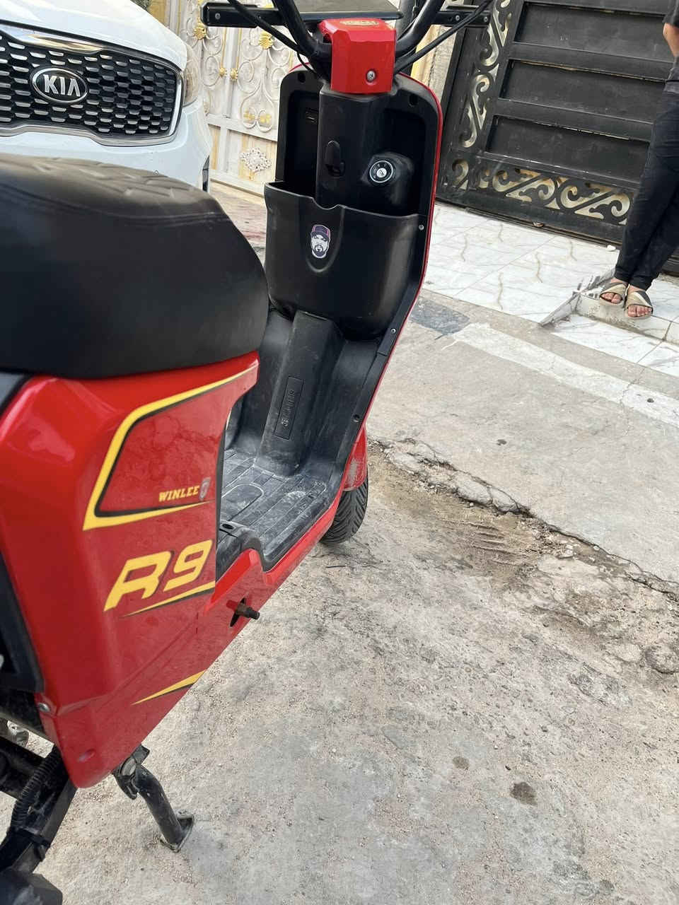 دراجه r9مزوده 6 بطاريات يدات رياضيه 16 أمبير الدراجه كفاله فقط اكو شخط مثل ما موضح بل صوره سعر 450 بيها مجال حك الجيه متواجد فقط واتساب ارقمي ***********

