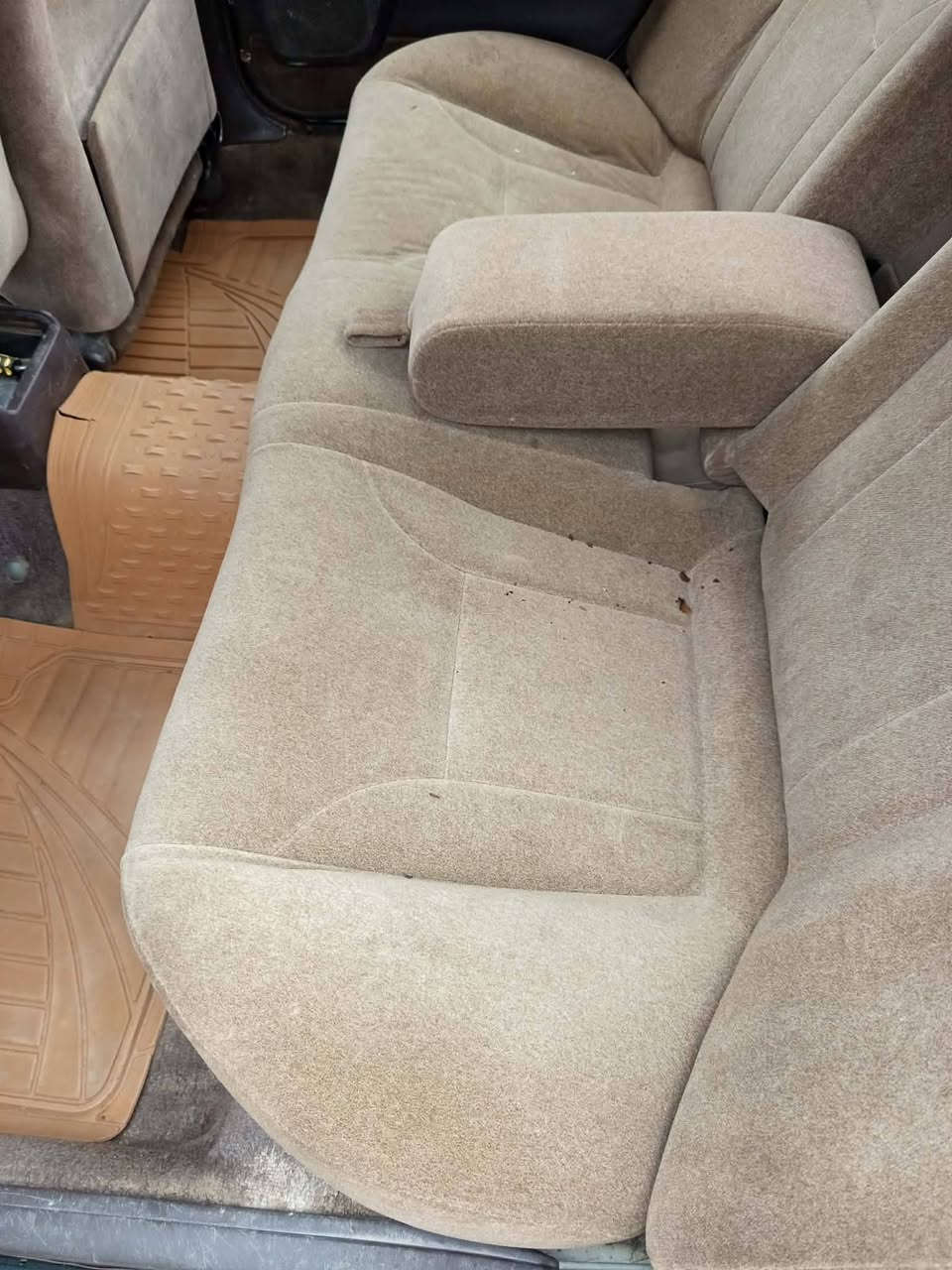 للببيع كرستا نفخ موديل٩٥ سياره كفاله عامه ومكينه وكير جدد سنويه لغايه ٣٠ ومكانه سياره نجف عباسيه وسعره ٦٥ وهذا رقم راعيه مكلف بنشر اني ***********
