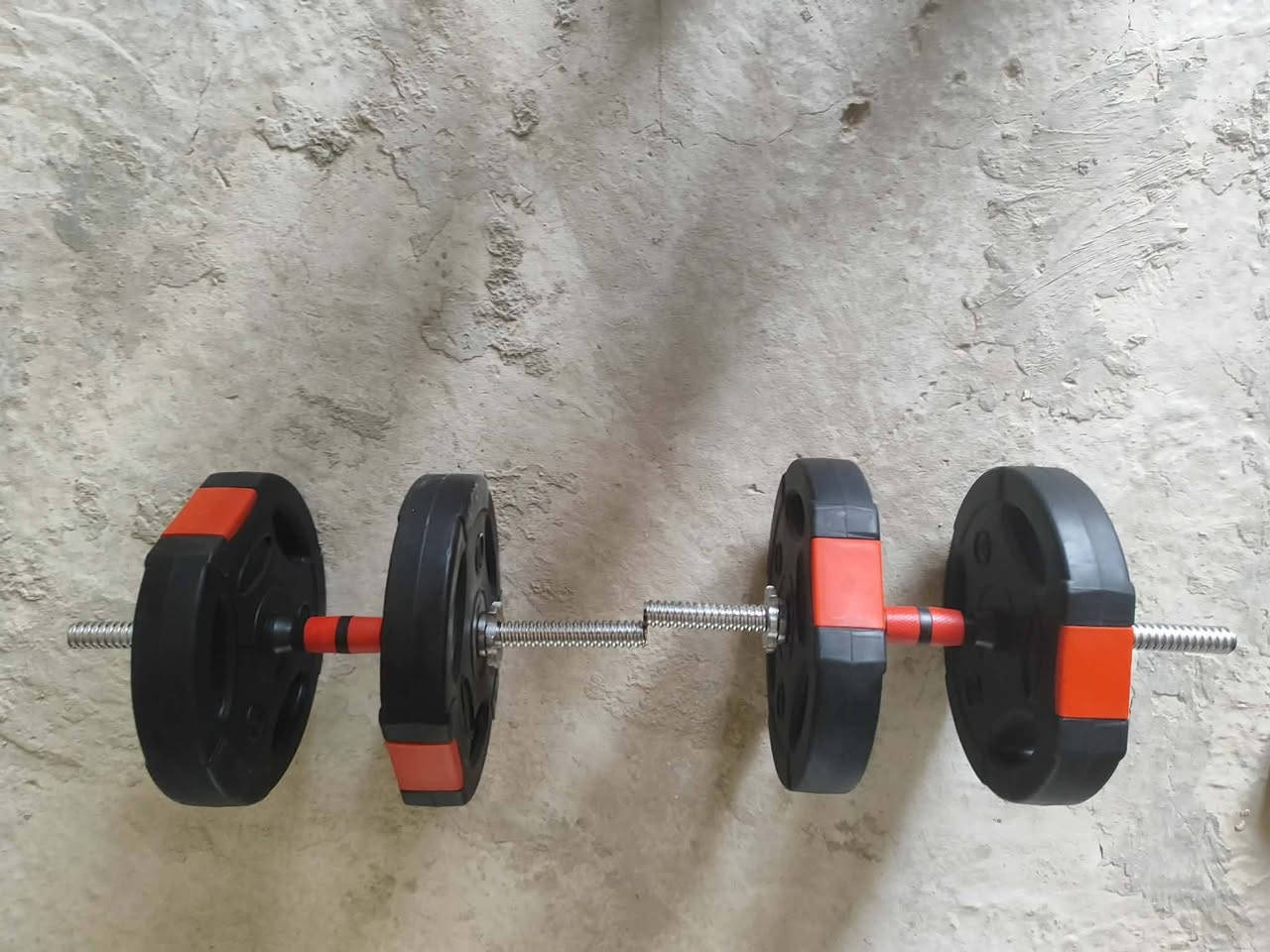 سلام عليكم .دمبلصات و شفت،اقراص ربل ام فتحات،شفتات ستيل 50 cm، توصالة حديد 30 cm يعني تصير دمبلص وشفت أيضاً الوزن 35KG ومع التوصالة يصيرن 40KG وتكدر تتحكم بالاوزان باللي يناسبك.


**إذا كنت صاحب هذا الإعلان وتريد حذفه لأي سبب، رجاءا أرسل رسالة إلى الدعم الفني**